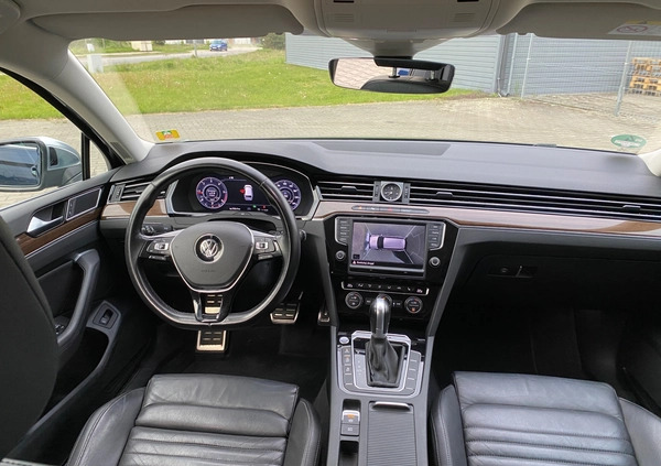 Volkswagen Passat cena 82900 przebieg: 220000, rok produkcji 2016 z Gryfice małe 781